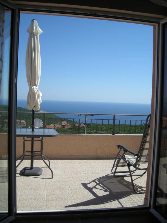 Apartments Adriatika Budva Rum bild