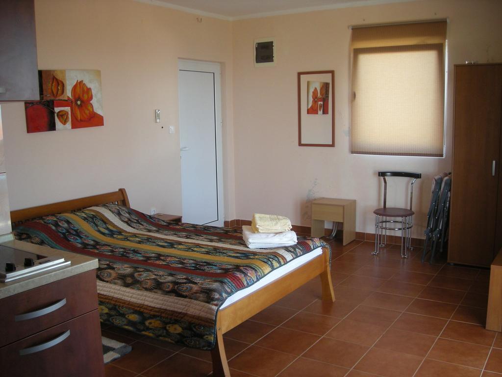 Apartments Adriatika Budva Rum bild