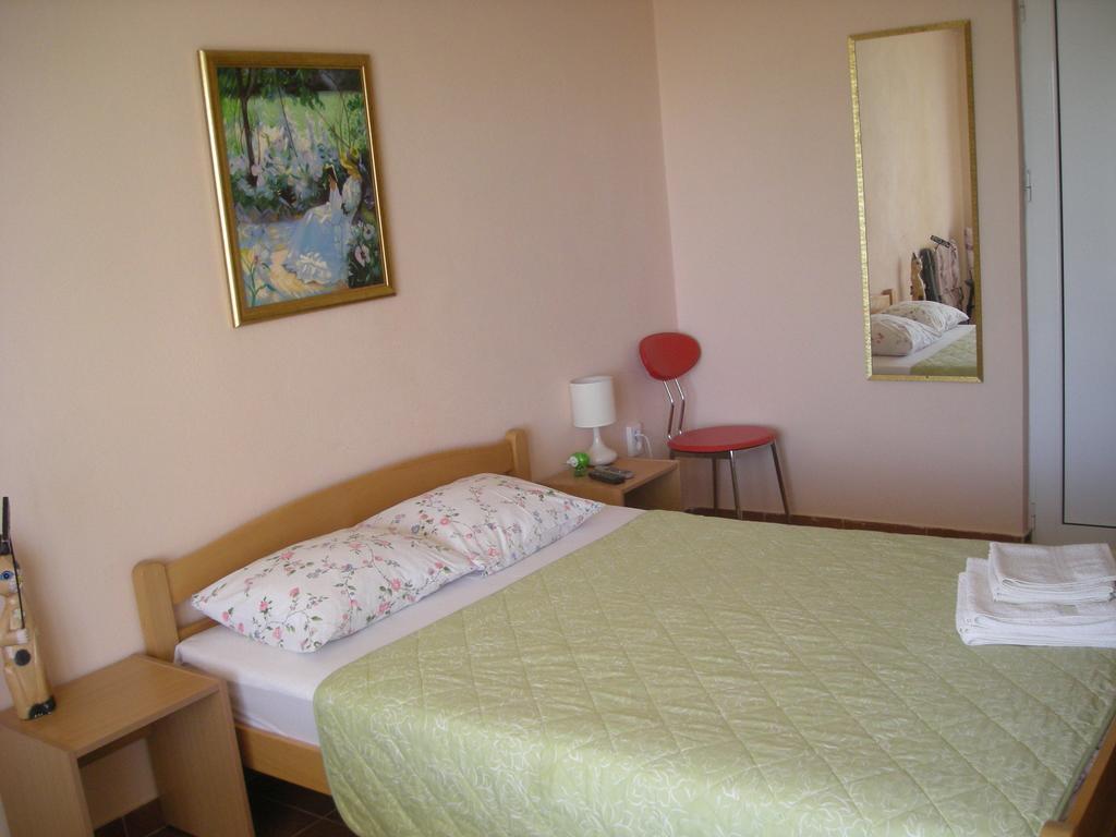 Apartments Adriatika Budva Rum bild